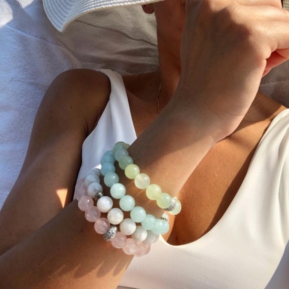 NATURAL Jade Bracelet - Picture 2 of 2